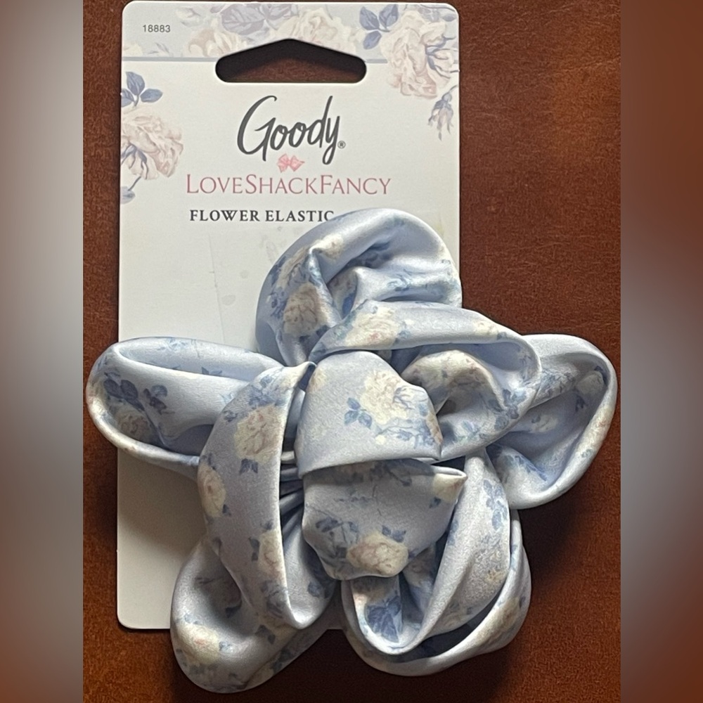 BNWT! Goody X LoveShackFancy 😻🩵🤍🌸 Flower Elastic Hair Tie,Everblooming Rosettes🩵